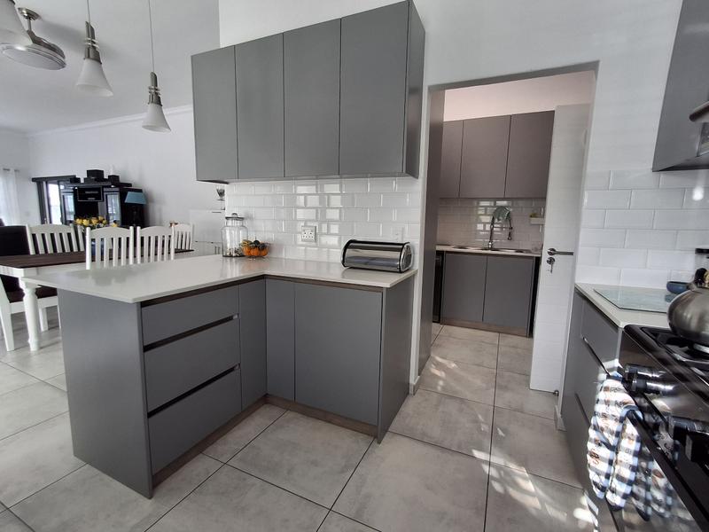 3 Bedroom Property for Sale in Sandy Point Western Cape